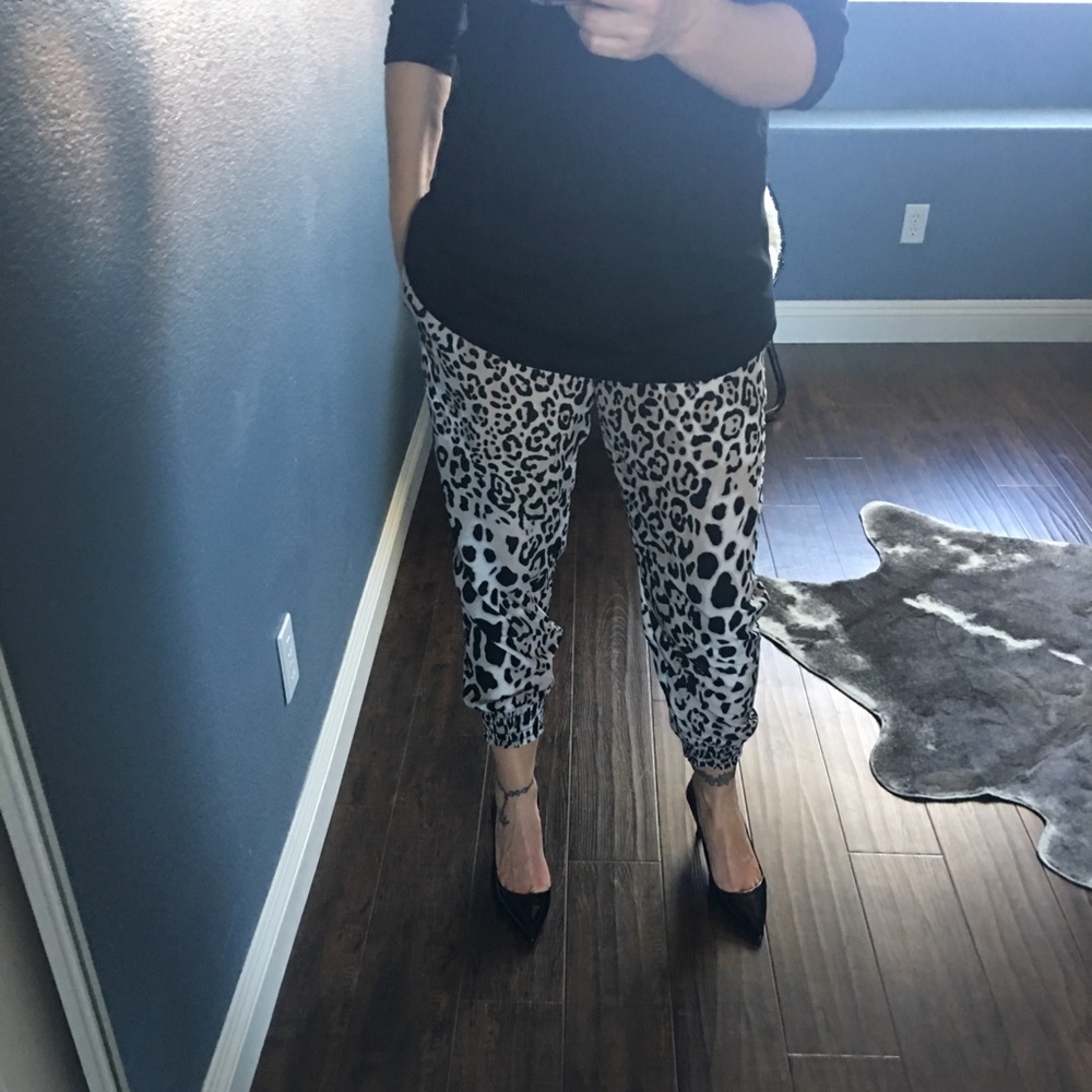 Super cute animal print pants.